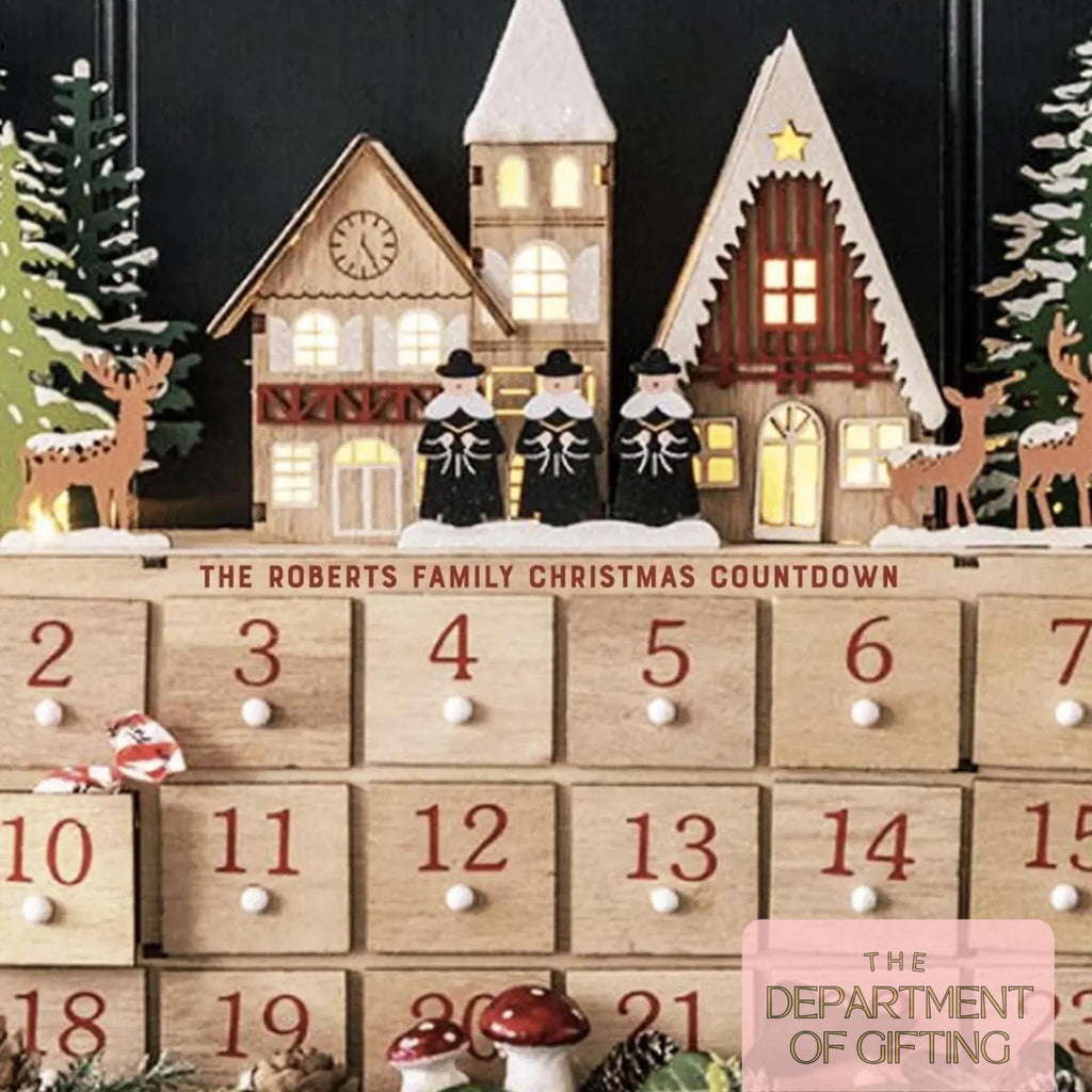 Personalized Red Wooden Light-Up Advent Calendar HG: Festive Winter Scene- Carol singers-adventskalender-Calendrier de l’avent