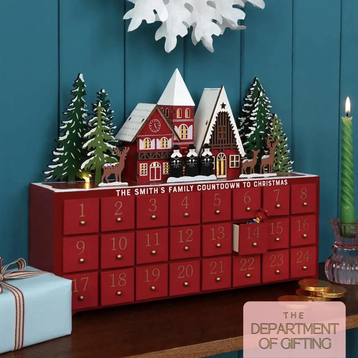 Personalized Red Wooden Light-Up Advent Calendar HG: Festive Winter Scene- Carol singers-adventskalender-Calendrier de l’avent