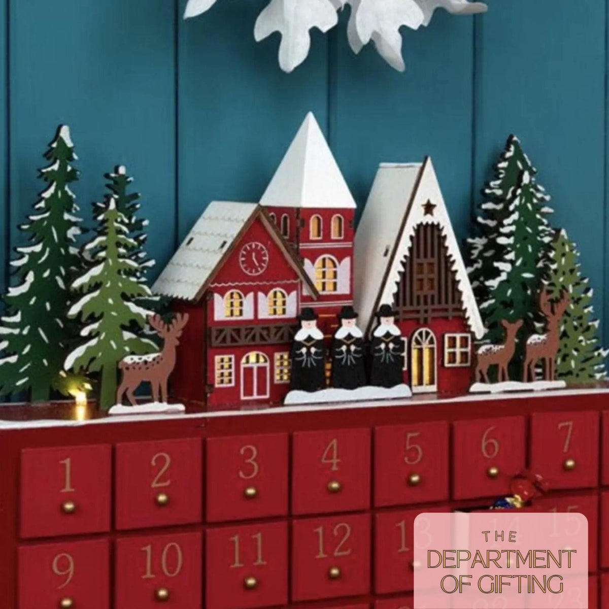 Personalized Red Wooden Light-Up Advent Calendar HG: Festive Winter Scene- Carol singers-adventskalender-Calendrier de l’avent